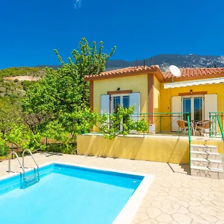 Russa Alekos Trapezaki (Kefalonia)